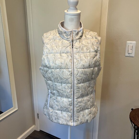 White House Black Market Jacquard Paisley Puffer Vest, Size Medium - Picture 2 of 14